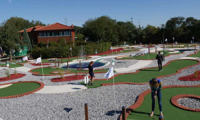 Minigolf Grosser Garten Garten Design Idee Fotos