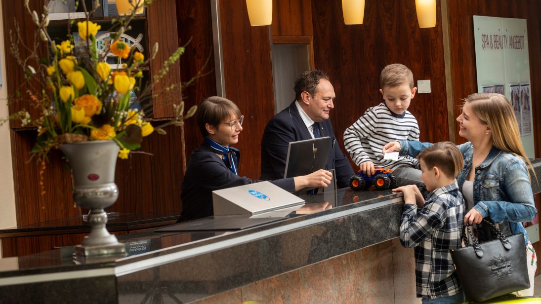 Die Rezeption Maritim Hotel Travemünde © Maritim Hotelgesellschaft mbH