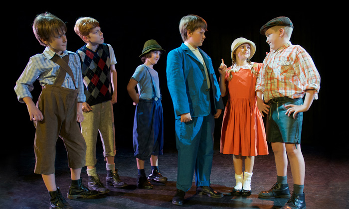 &#40;v.l.&#41; Benedict Zalfen, Jan Boueke, Bruno Quabeck, Martin Wald, Frida Hefczyk, Niklas Wille © Junges Theater Bonn