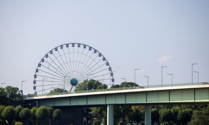 Riesenrad am Kölner Zoo © AdobeStock/Stockhausen