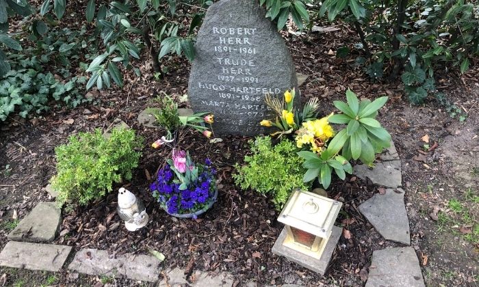 Grab von Trude Herr auf dem Nordfriedhof © Christina Bacher