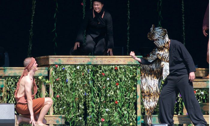 &#40;Foto im Kulturgarten der Rheinaue, Open Air&#41;: &#40;v.l.&#41; Tristan Witzel, Andrea Brunetti, Lukas David Maurer © Junges Theater Bonn