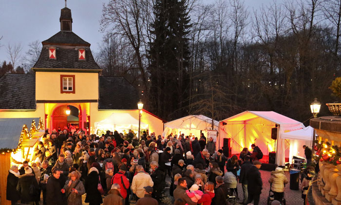 Weihnachtsmarkt Schloss Eulenbroich © R. Scheuermeyer