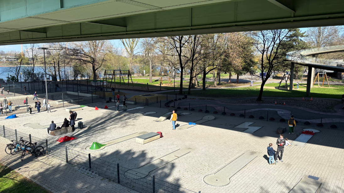 Jugendpark unterhalb der Zoobrücke © Sue Herrmann