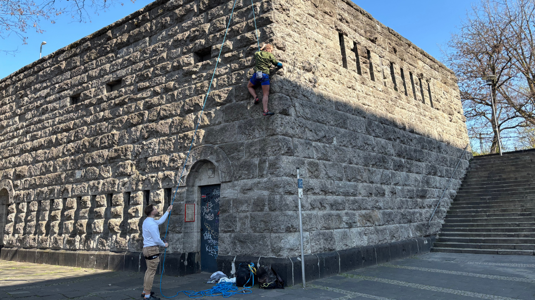 Klettern an historischer Bausubstanz © Sue Herrmann