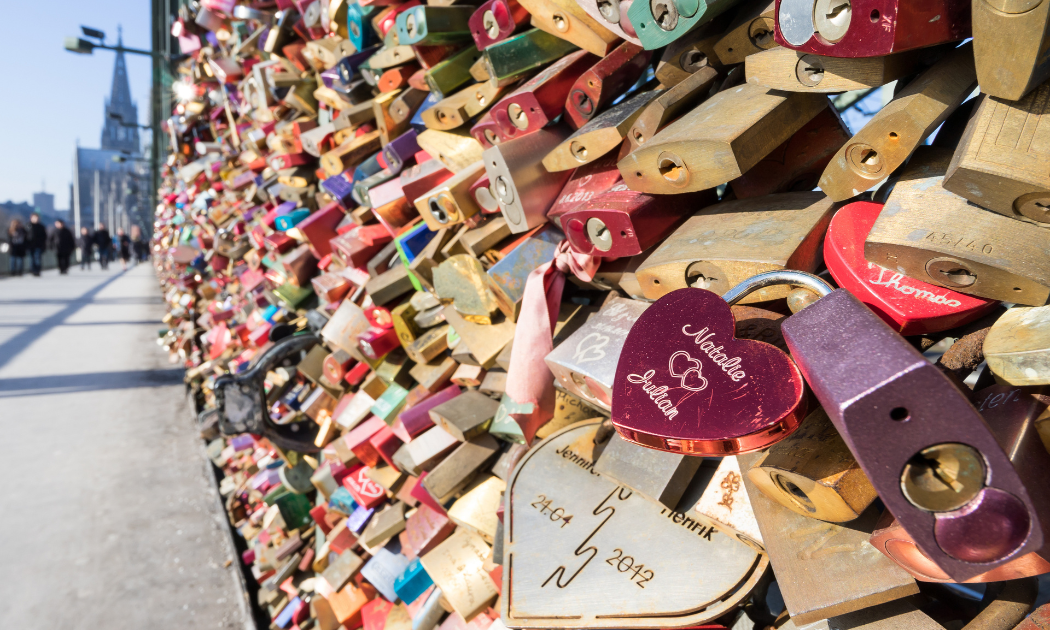 Hohenzollernbrücke Liebesschlösser © AdobeStock_Björn Wylezich