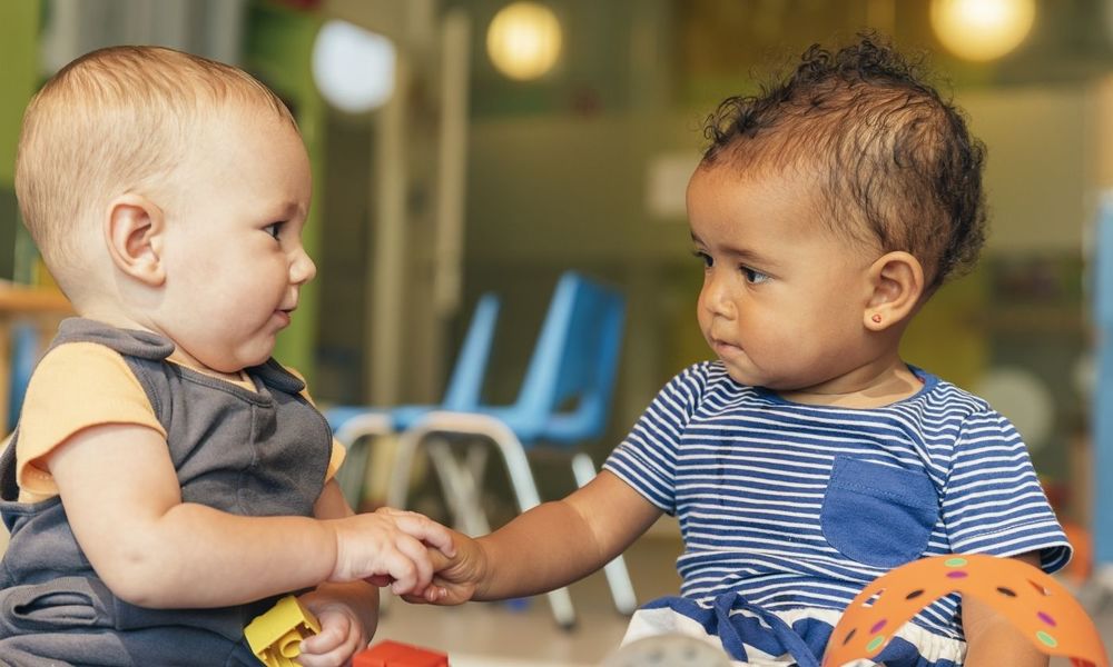 Babys spielen © santypan/Adobe Stock