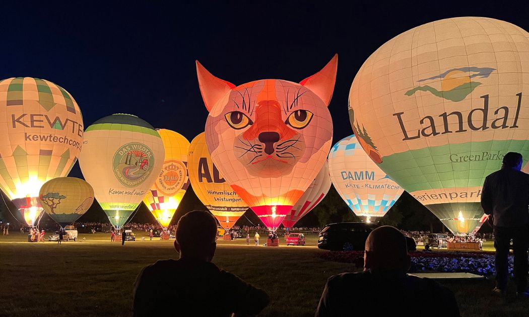 Ballonglühen mit Einbruch der Dunkelheit © Skytours Ballooning GmbH